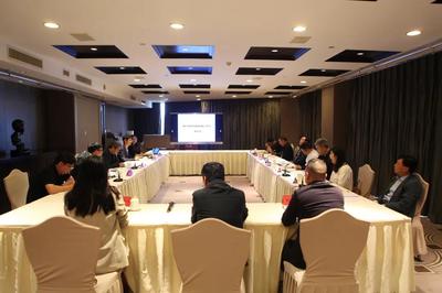 共謀發(fā)展新篇章 我縣與清華藝科創(chuàng)新院共商陶瓷琉璃琺華產(chǎn)業(yè)與旅游開發(fā)新藍(lán)圖